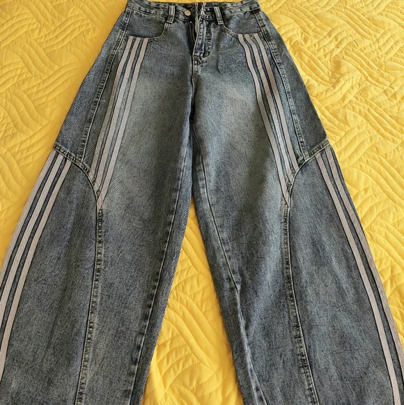 Micas NWT Light Wash Barrel Jeans Size XS - Picture 1 of 8
